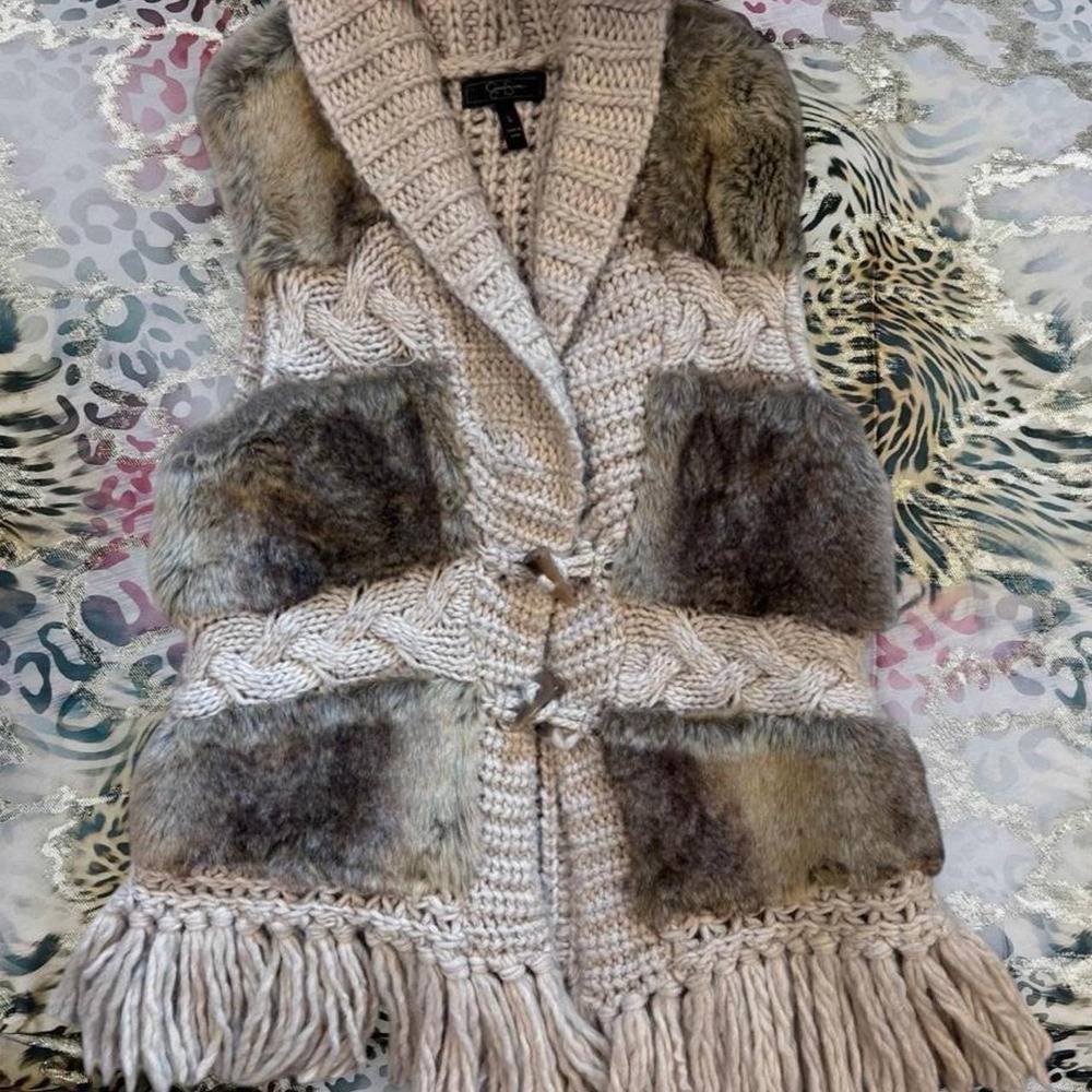 Stunning Jessica Simpson chunky knit sweater vest with patchwork faux fur